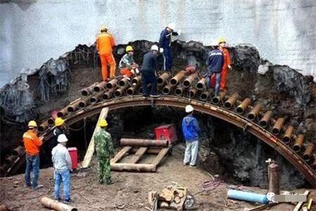 大名隧道钢花管支护案例